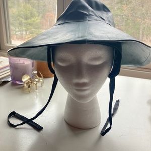 Smith & Hawken forest green large brim hat with ear flaps, cords, fleece lined